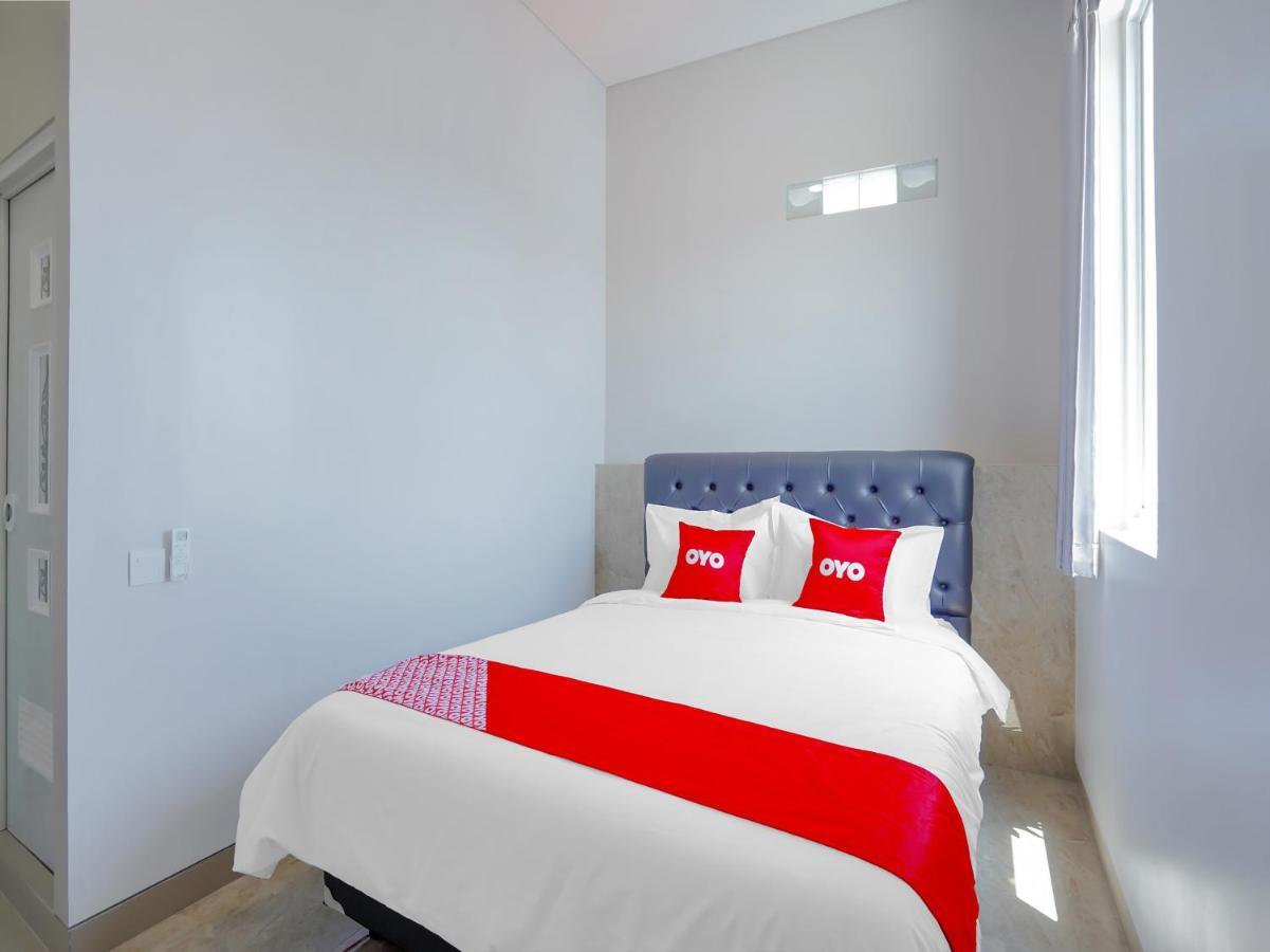 Super Oyo Capital O 90336 Olive Guest House Surabaya Buitenkant foto