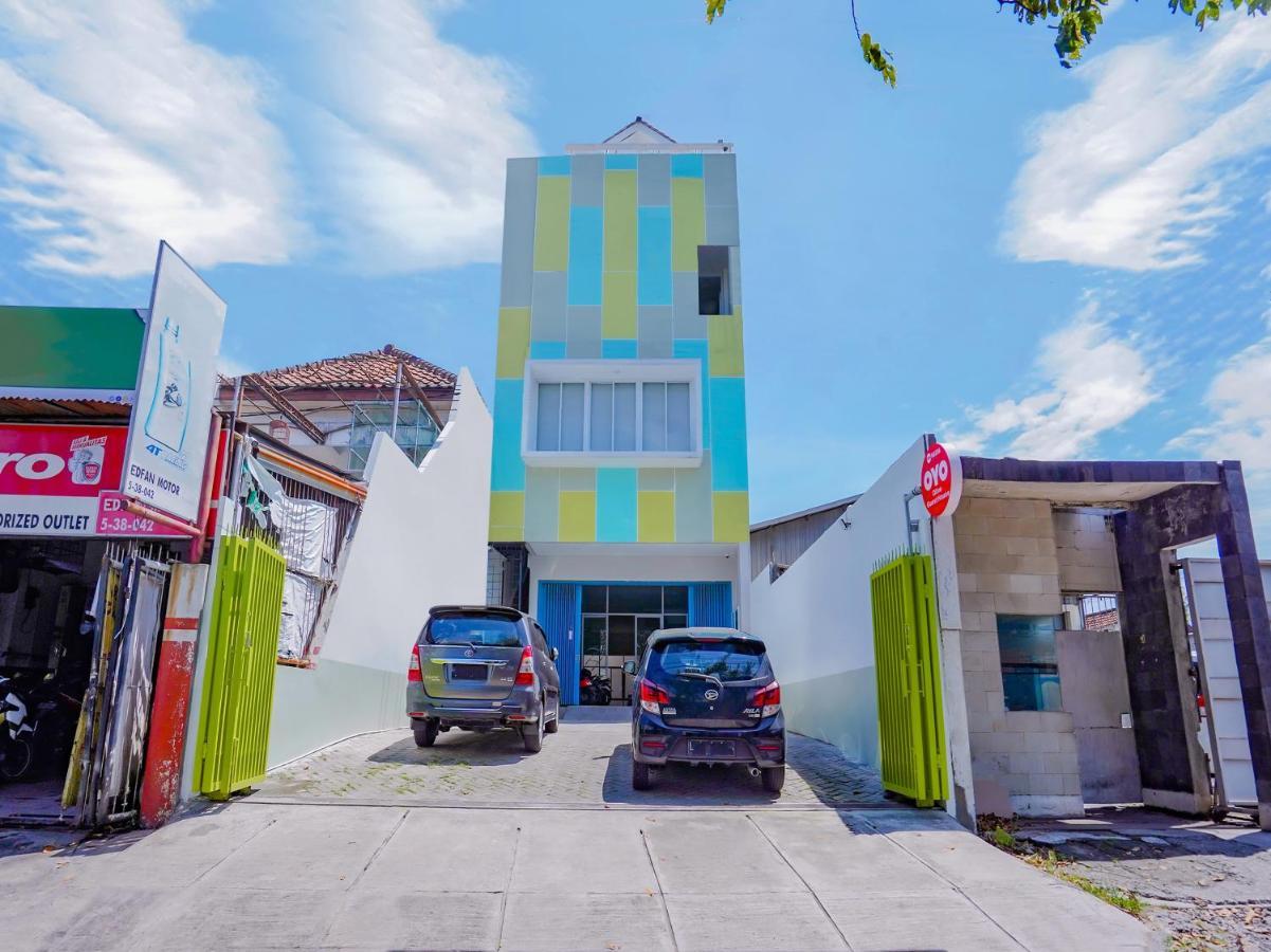 Super Oyo Capital O 90336 Olive Guest House Surabaya Buitenkant foto