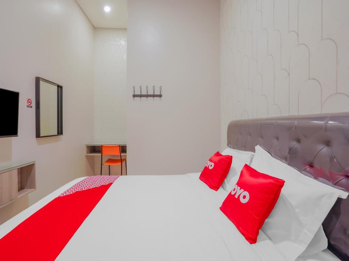 Super Oyo Capital O 90336 Olive Guest House Surabaya Buitenkant foto