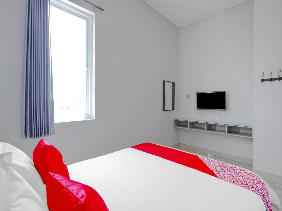 Super Oyo Capital O 90336 Olive Guest House Surabaya Buitenkant foto